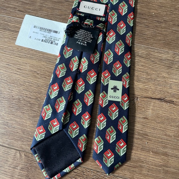GUCCI-AUTHENTIC (NWT) Silk Tie - Picture 5 of 14